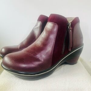 JBU Women's 9 Burgundy Booties